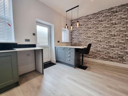2 bedroom terraced house to rent - Photo 4