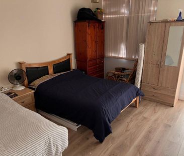 1 bedroom block of apartments to rent - Photo 2