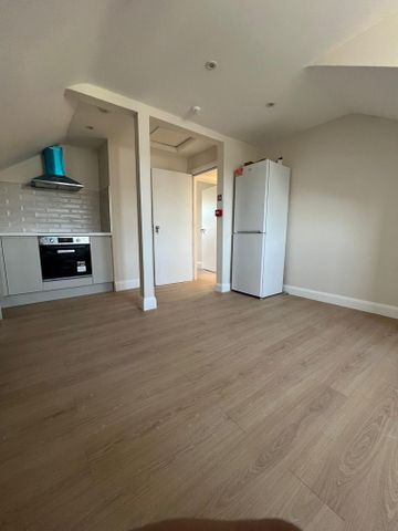 3 bedroom flat to rent - Photo 5
