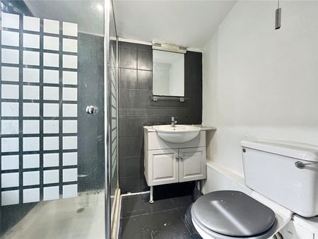 Egham Hill, Egham, Surrey, TW20 0BH - Photo 4