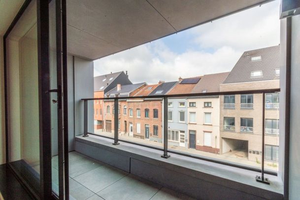 Nieuwbouwappartement met staanplaats en kelder nabij centrum! - Photo 1