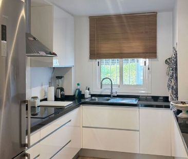 3 Bedroom Apartment For Rent in La Quinta, Málaga - Photo 3