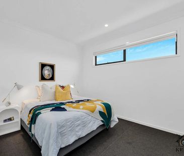 QUALITY HOME WITH FANTASTIC NEIGHBOURHOOD - Photo 6