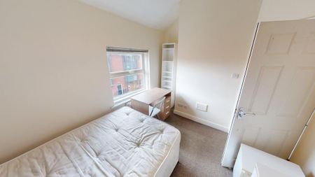4 bedroom terraced house to rent - Photo 4