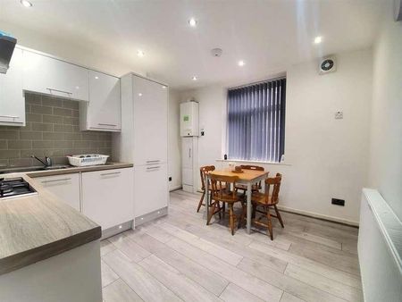 Penistone Road, Kirkburton, Huddersfield, HD8 - Photo 5