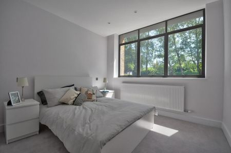 2 bedroom ground floor flat to rent - Photo 3