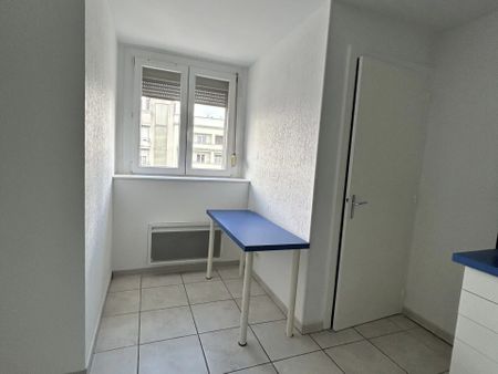 Location Appartement 2 pièces 64 m2 à Saint-Dié-des-Vosges - Photo 4