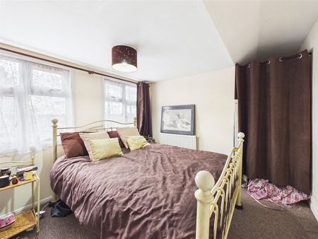 Uxbridge Road, Hillingdon, Uxbridge, UB10 - Photo 3