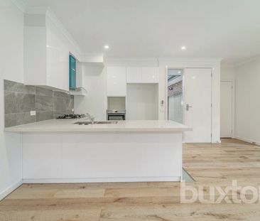 THREE BEDROOM TOWNHOUSE - Photo 3