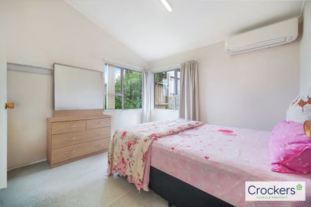 Warm & Cosy 2-Bedroom Unit with - Photo 3