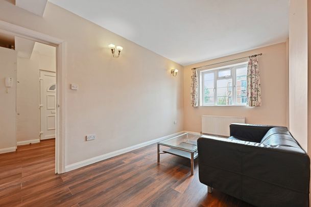 2 Bed Flat, Hanover Court, W12 - Photo 1
