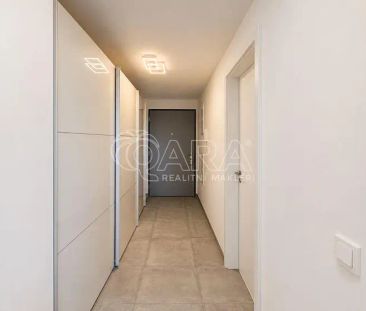 Designový byt 2+kk s prostornou terasou, balkonem, garážovým stáním... - Photo 1