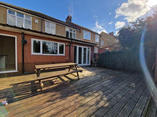 5 bedroom property to rent - Photo 1