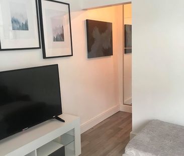 Studio Flat, Shepherds Bush, W12 - Photo 2