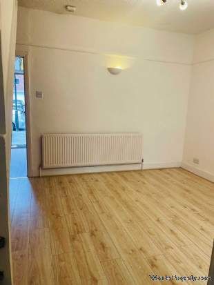 2 bedroom property to rent in London - Photo 2