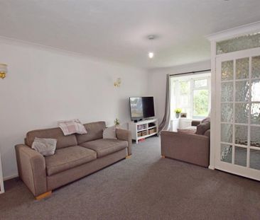 3 bedroom end of terrace house to rent - Photo 2