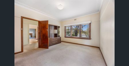 Spacious & Comfortable Family Home for Lease in Ballarat North - Photo 2