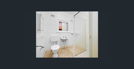 This charming property offers 3 generous bedrooms plus a versatile fourth room ideal for a study, home office plus much more! - Photo 3