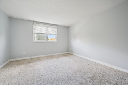For Lease - 424 Benesfort Court, Kitchener, Ontario - Photo 5