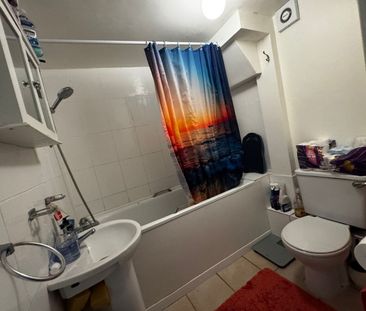 1 Bed Flat, Charlton, SE7 - Photo 1