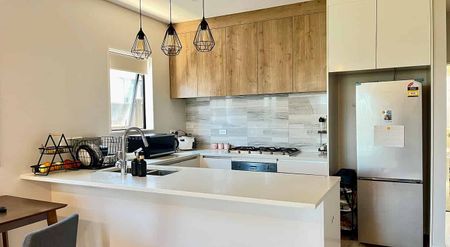 Beautiful 3 Bedroom House in Takanini - Photo 3