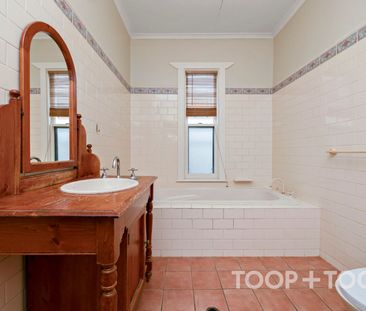 Comfortable family home with inground pool - Photo 6