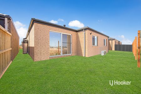 16 Blade Circuit, Fraser Rise VIC, Belconnen - Photo 5