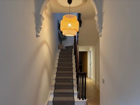 5 bedroom townhouse to rent - Photo 2