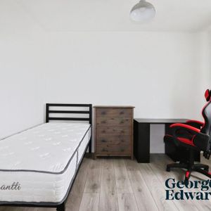 1 bedroom in a house share to rent - Photo 2