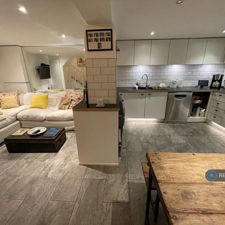 2 bedroom maisonette to rent - Photo 1