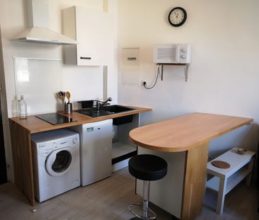 Location - Studio meublé de 19 m² dans immeuble sécurisé - Photo 2