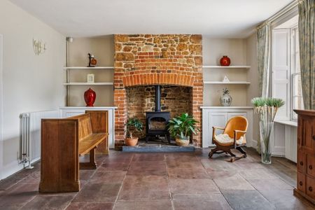4 bedroom detached house to rent - Photo 2