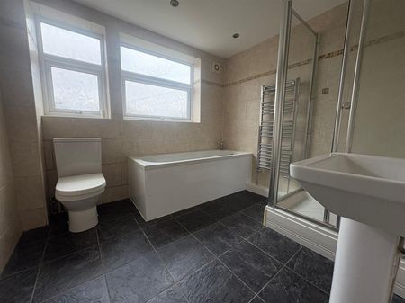 Greenfield Park Drive, York - Photo 4