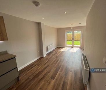 3 bedroom semi-detached house to rent - Photo 1