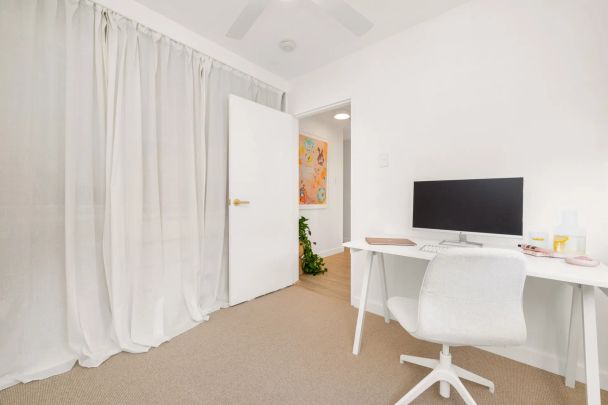 Modern Living in the Heart of Coorparoo with Water Included! - Photo 1