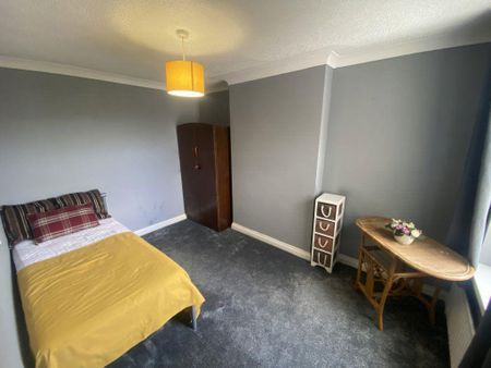 1 bedroom in a house share to rent - Photo 4