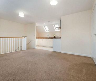 2 bedroom coach house to rent - Photo 2