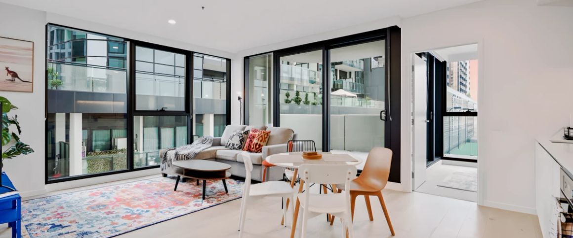 2b2b furniture included - Photo 1