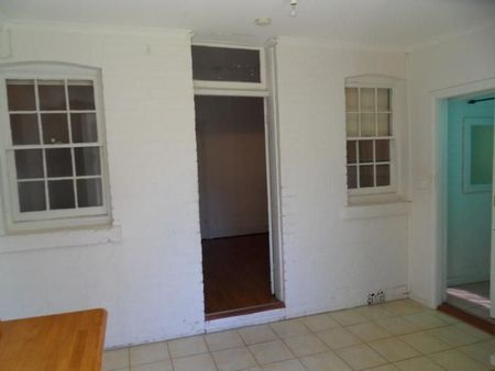 31 Collins Street Wagga Wagga NSW - Photo 2