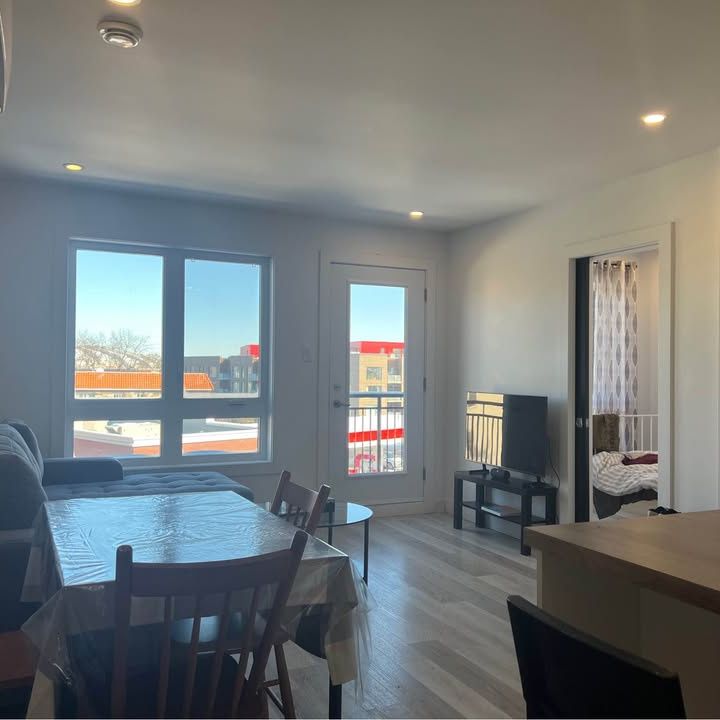 Rosemont - Superbe Condo 4 1/2 - July 1 - Photo 1