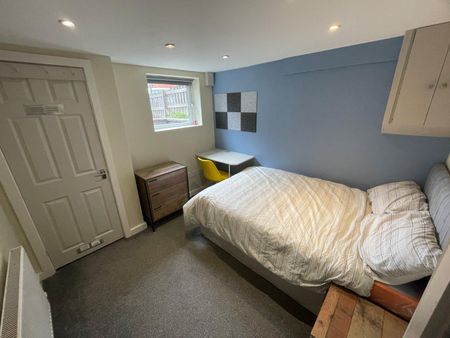 5 bedroom terraced house to rent - Photo 5