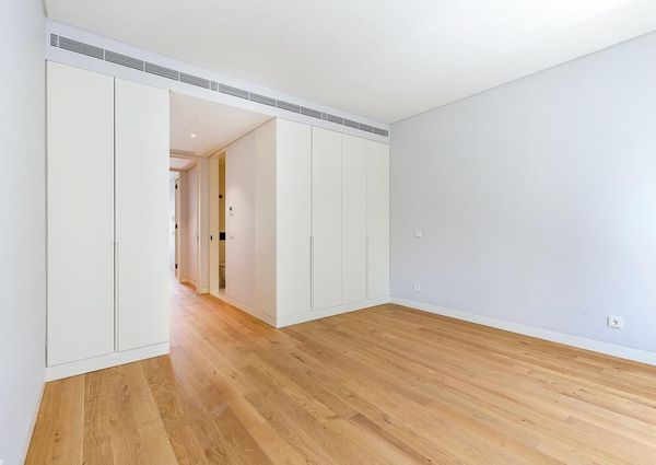 2 Bedroom Apartment with a view, Largo do Rato, Lisboa