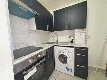 Francis Chichester Way, Clapham, SW11 - Photo 5