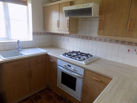 2 bedroom semi-detached house to rent - Photo 5