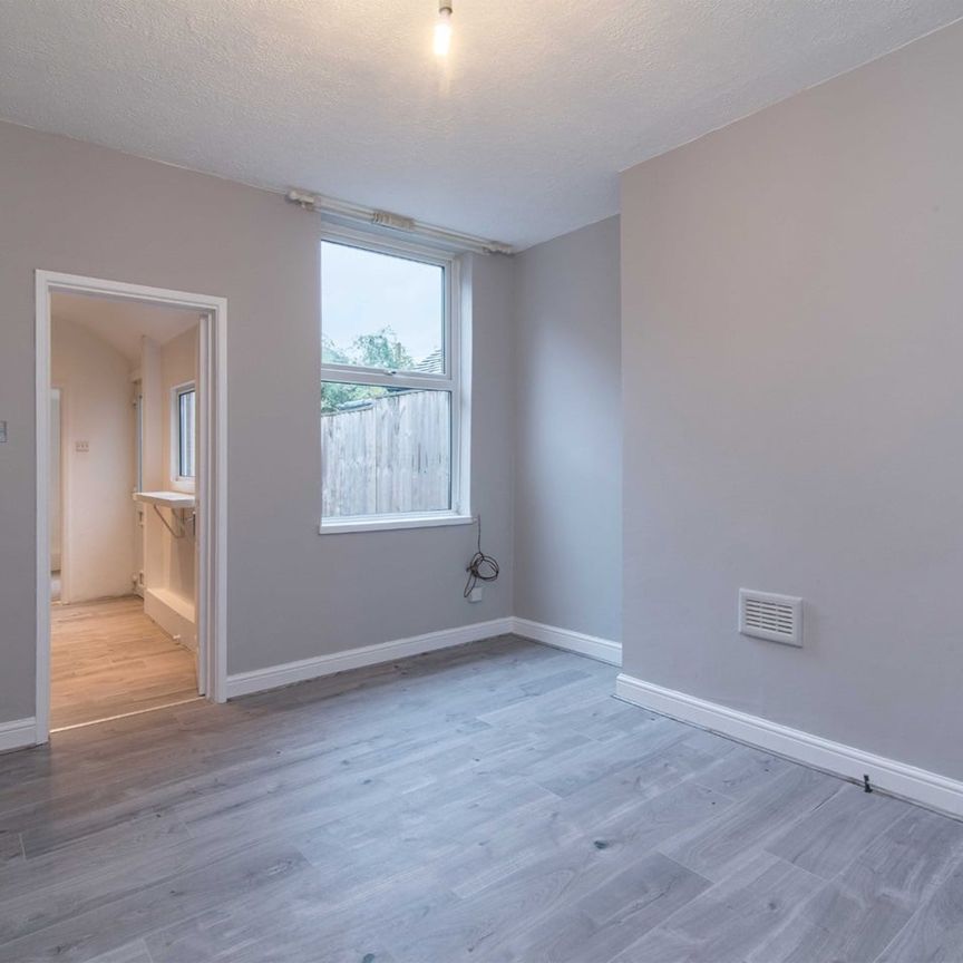 3 Bed Terraced House, Bathley Street, NG2 - Photo 1