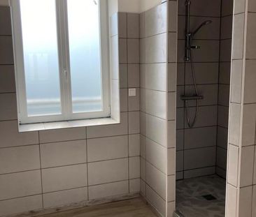 Location Appartement 4 pièces 69m² POUILLY SOUS CHARLIEU 42720 - Photo 4