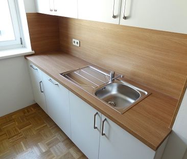 Gemütliche Mietwohnung mit neuer Einbauküche, Terrasse und Lift, in... - Photo 4