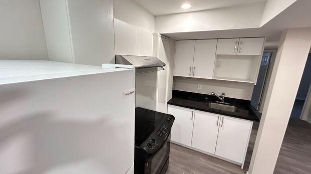 For Lease - 98 English Oak Drive Unit# ARU basement, Richmond Hill, Ontario - Photo 1