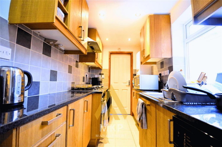4 bedroom terraced house to rent - Photo 3