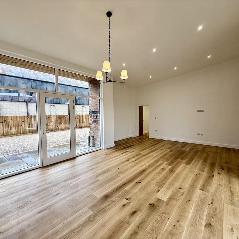 2 bedroom barn conversion to rent - Photo 1